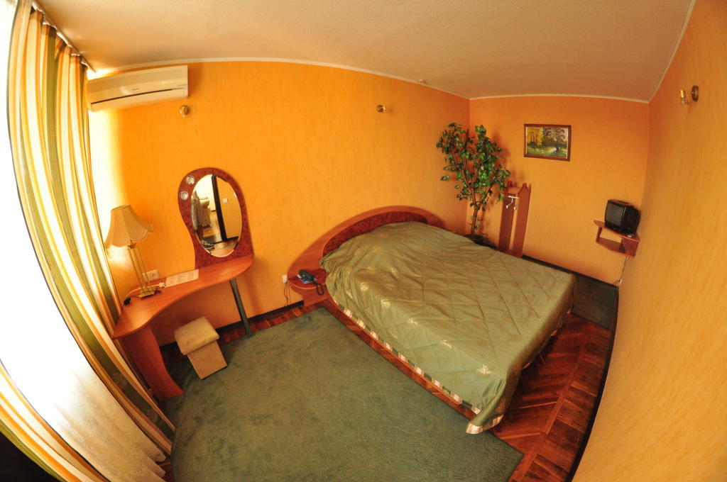 Tourist Hotel Harkiv Cameră foto